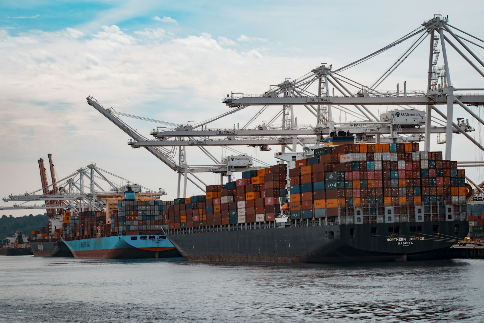 UAE import customs and logistics